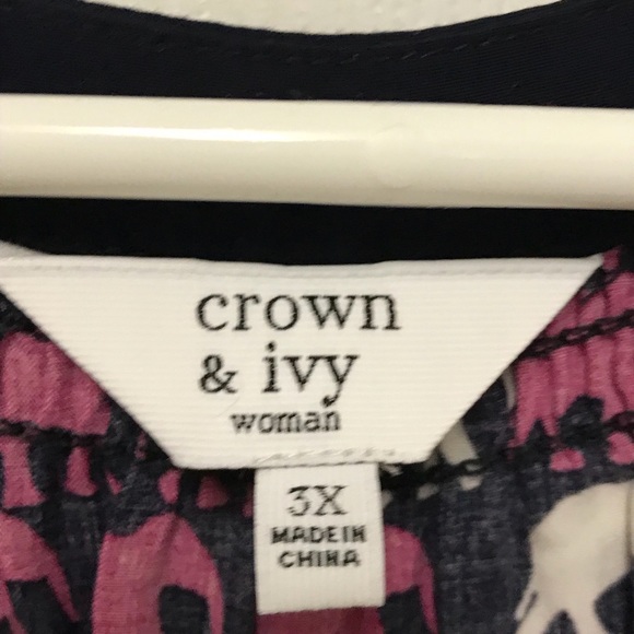 Crown & Ivy Elephant Peasant Top 3X - Picture 2 of 3